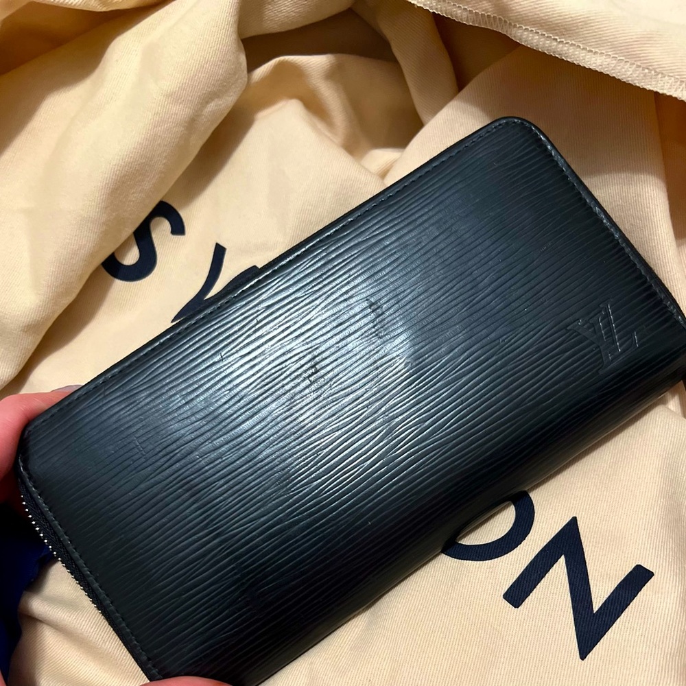 Louis Vuitton Epi Zippy Black wallet